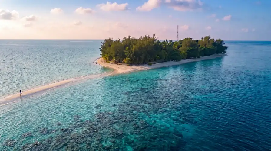 A relaxing day excursion to beautiful Sibuan Island with Dayang Resort in the Celebes Sea.